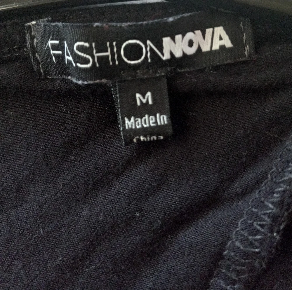 FASHION NOVA BLACK RUCHED SHORT SLEEVE V NECKLINE DRESS. WOMENS SIZE M. - Picture 7 of 10